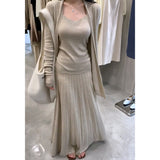 In The Autumn Of 2025, The New Women's Long-Sleeved Knitted Cardigan Is Hoisted With A High-Rise Half-Body Skirt.